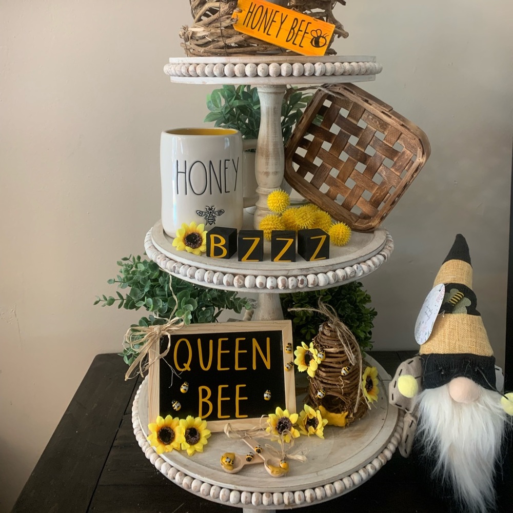Honey bee or bumble bee set for tiered tray